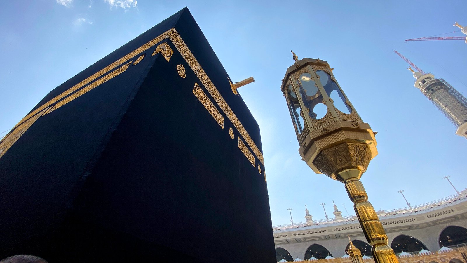 close image of kabbah in ramadan